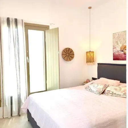 Apartment Luxury Boutique With Jacuzzi In Naousa (Paros)