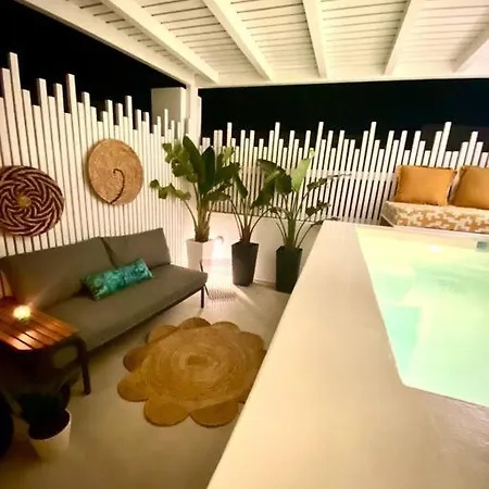 Luxury Boutique With Jacuzzi In Apartment *