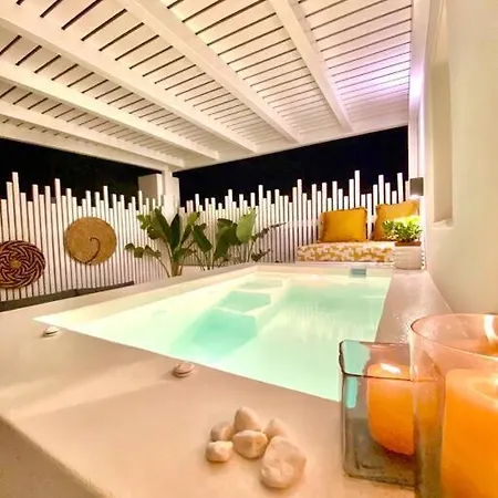 Apartment Luxury Boutique With Jacuzzi In *